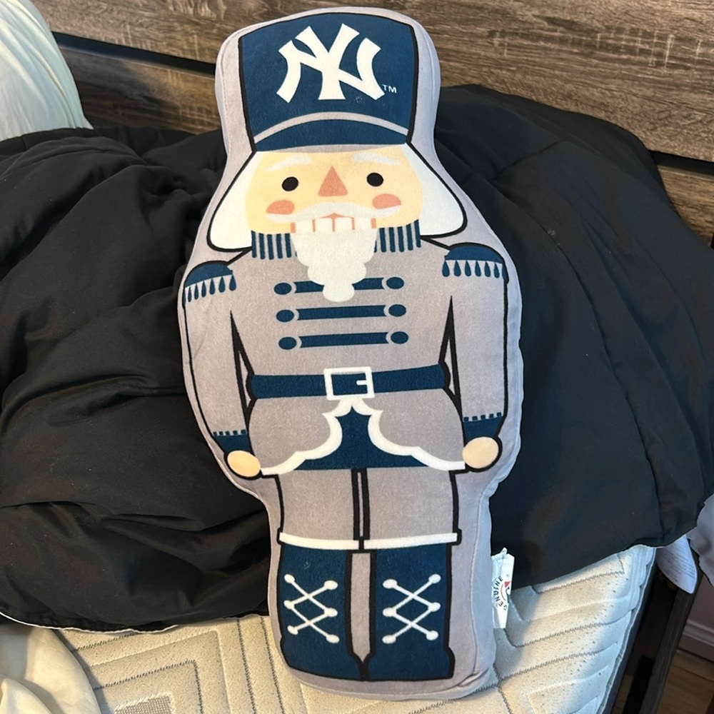 Yankee nutcracker pillow